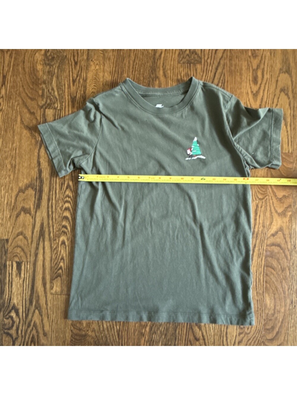 Nike The Nike Tee Youth L Green Yeti Graphic Print Crew Neck Short Sleeve Tee
